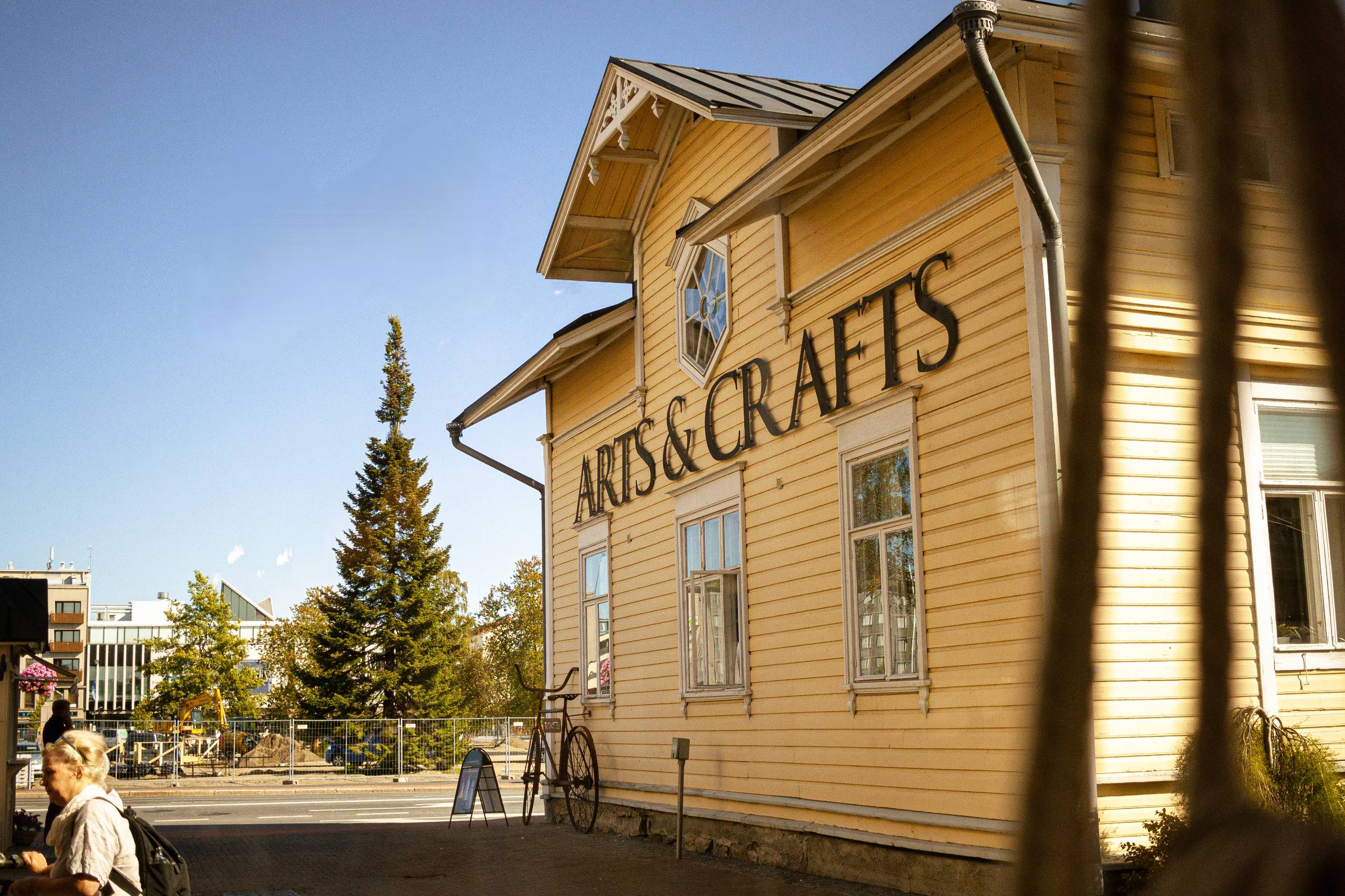 Taitokortteli Arts and Crafts pääty.jpg