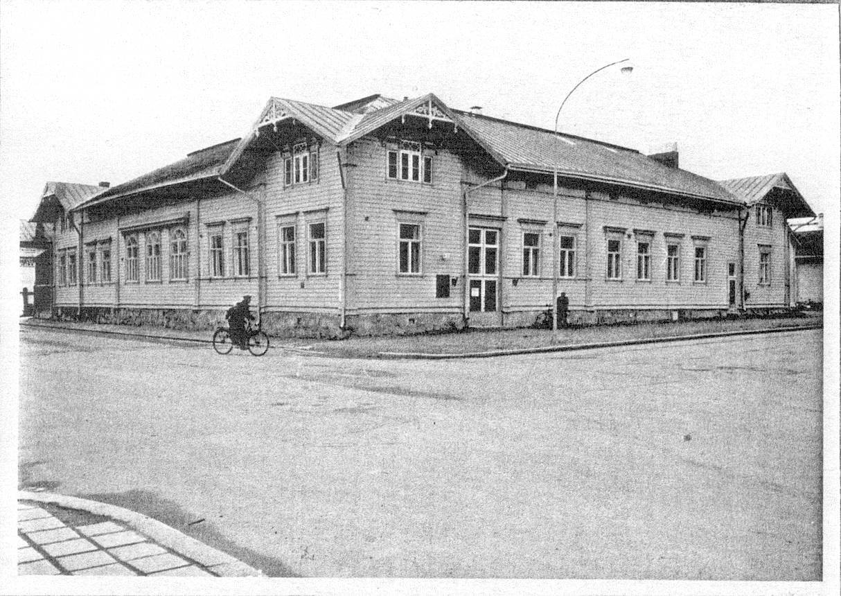 A historical picture of the house of Mustonen in the 50's