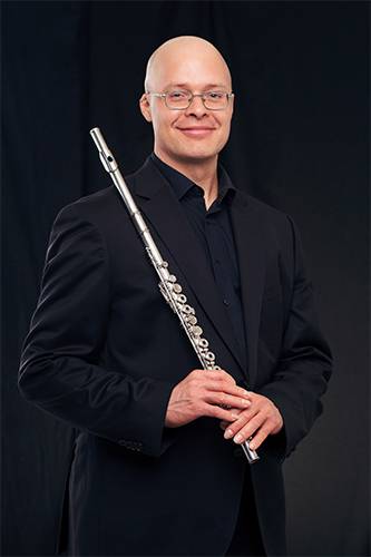 Joensuun kaupunginorkesterin muusikko Alexander Viazovtsev (huilu)