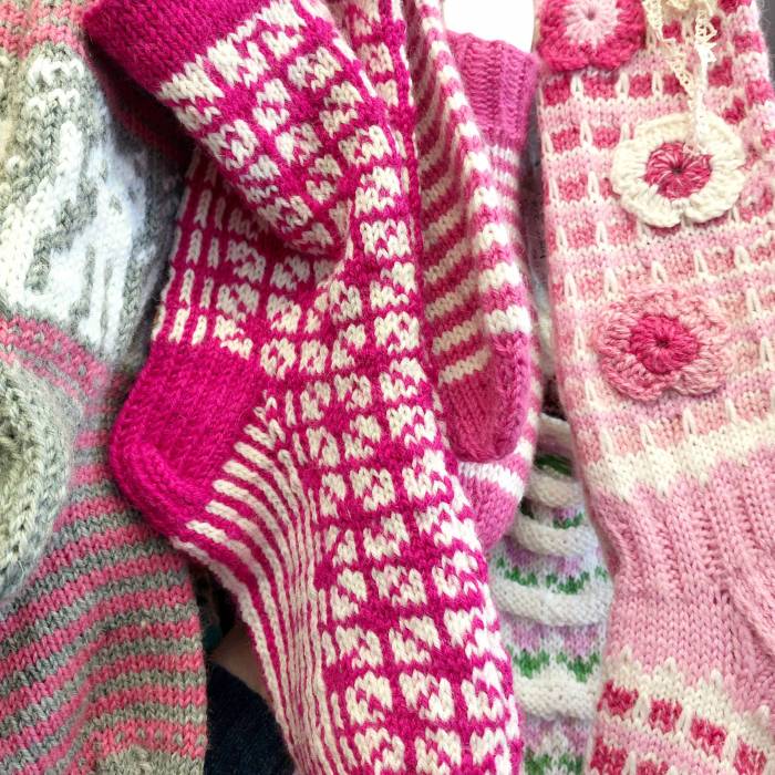 Vaaleanpunaisia villasukkia