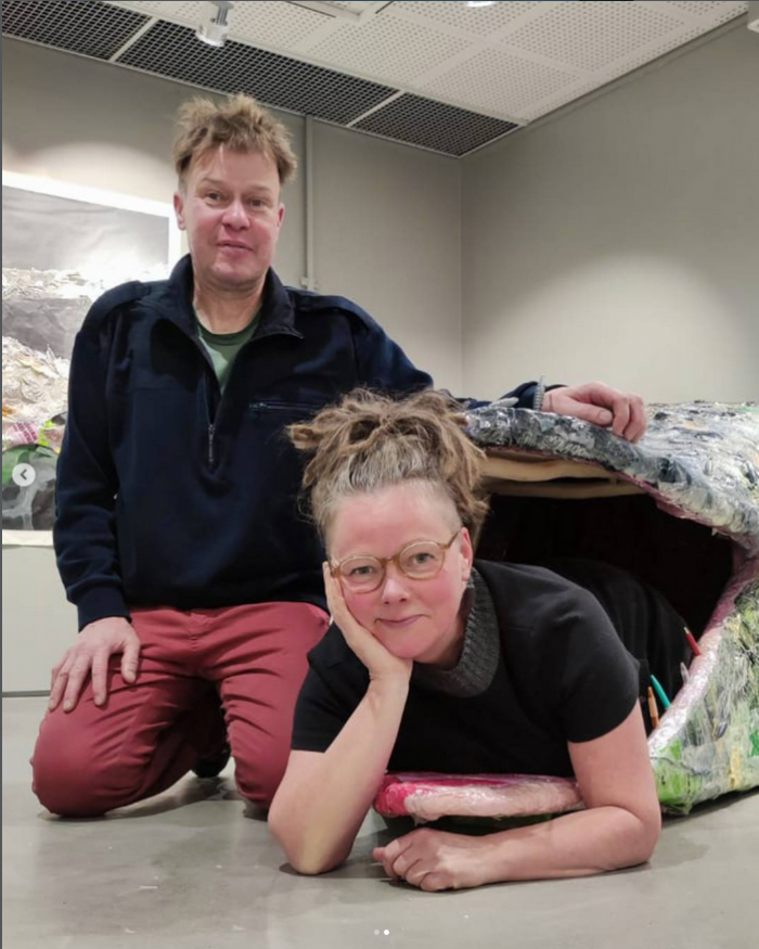 Taitelijat Marko ja Katja sekä Marraskala -veistos